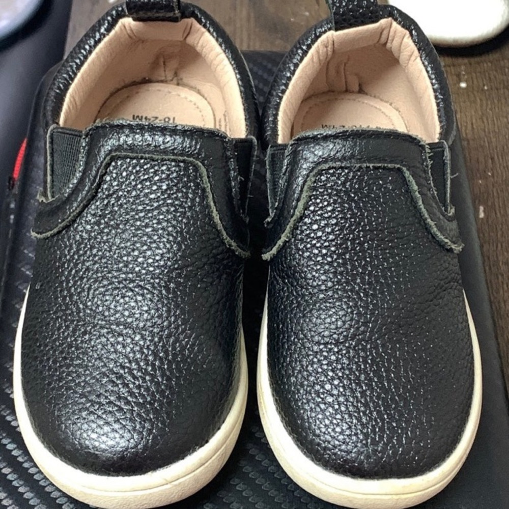Black Monkey Feet Slides